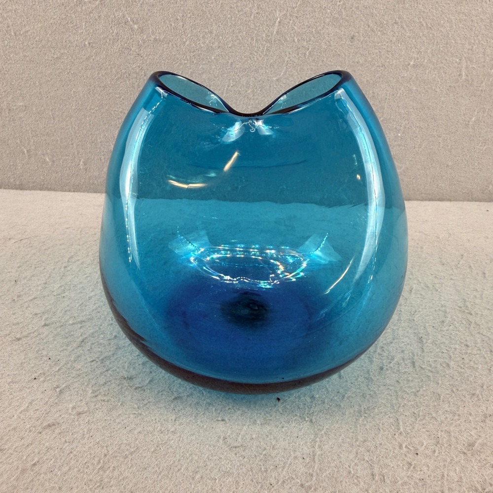 Blenko‎ 39 Turquoise Glass Pinched Ivy Vase